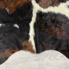 Koeienhuid tricolor bruin zwart wit Normandiër 240x215cm XL