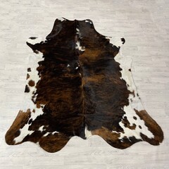 Koeienhuid tricolor bruin zwart wit Normandiër 225x205cm M/L