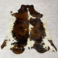 Koeienhuid tricolor bruin zwart wit Normandiër 230x210cm M/L