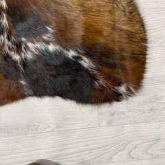 Koeienhuid tricolor bruin zwart wit Normandiër 240x225cm XL