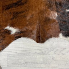 Koeienhuid tricolor bruin zwart wit Normandiër 215x210cm M/L