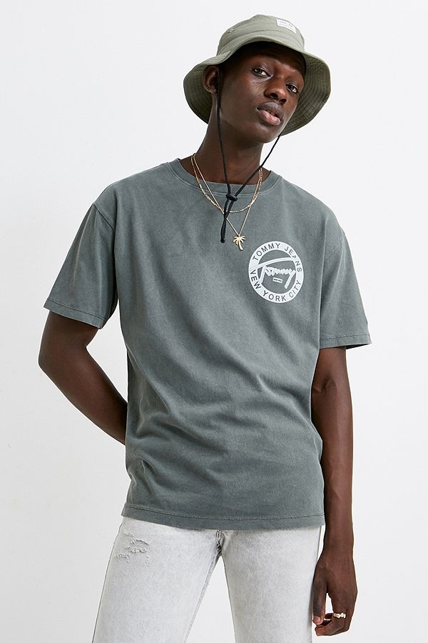 Nike Tommy Jeans Washed Grey Graphic T-Shirt Nike Tommy Jeans Washed Grey Graphic T-Shirt