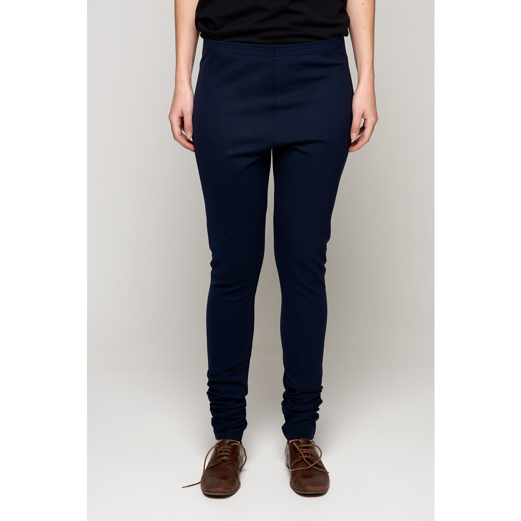 Monique van Heist legging in navy lycra
