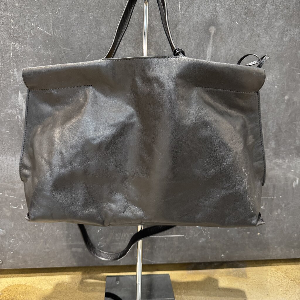 Bea Mombaers Midi Shopper in black