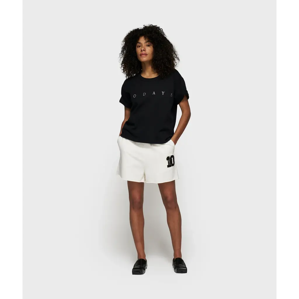 10 Days shorts 10 in ecru