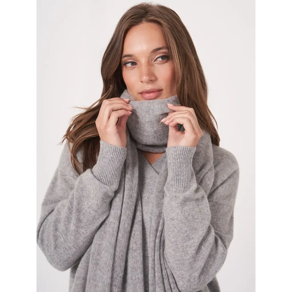 Repeat shawl 700506 in light grey