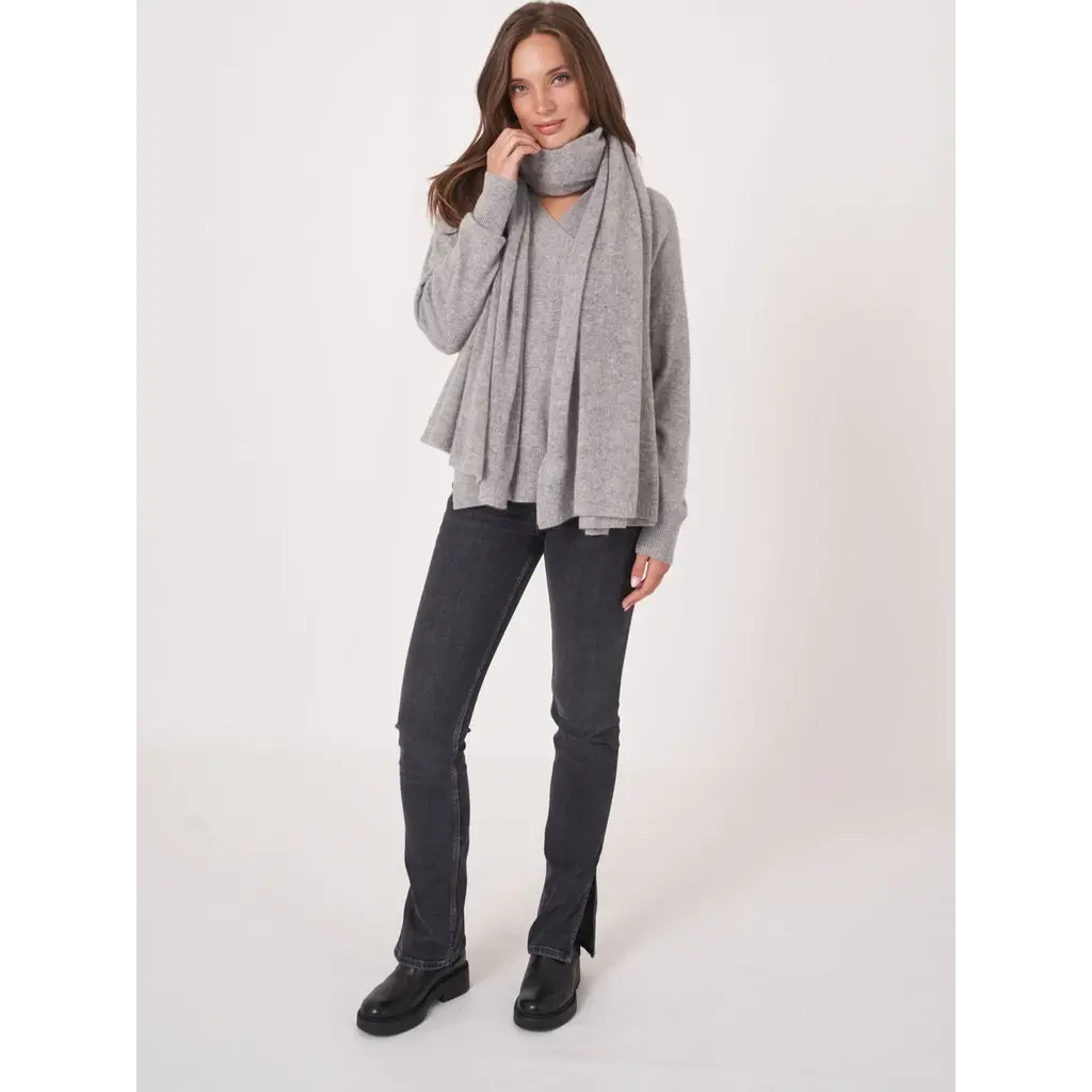 Repeat shawl 700506 in light grey