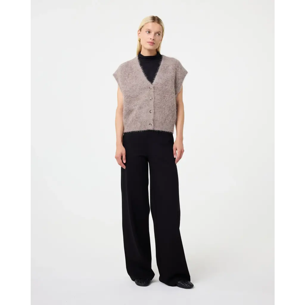 Knit-ted mouwloos vest Constanze in mocca