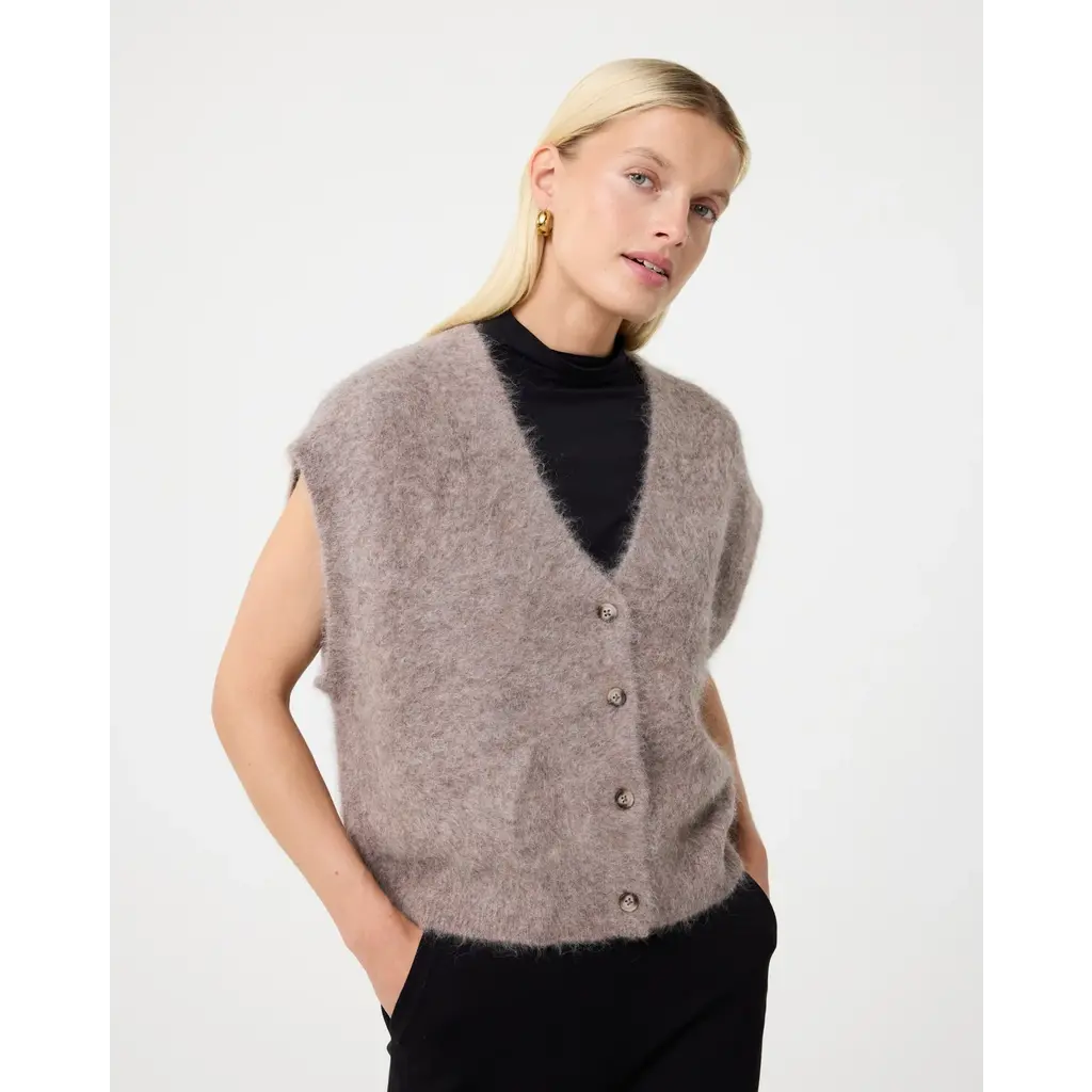 Knit-ted mouwloos vest Constanze in mocca