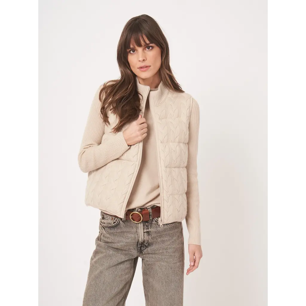 Repeat mouwloos vest 200280 in natural