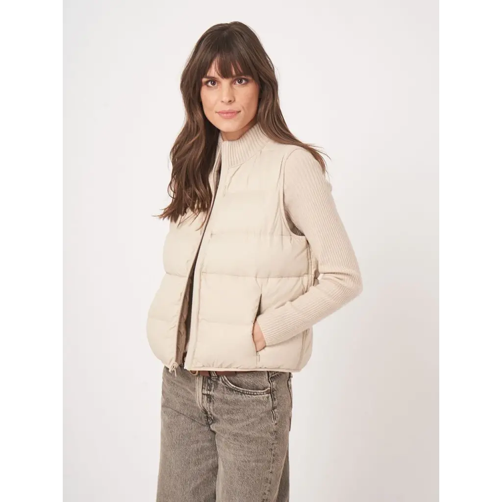 Repeat mouwloos vest 200280 in natural
