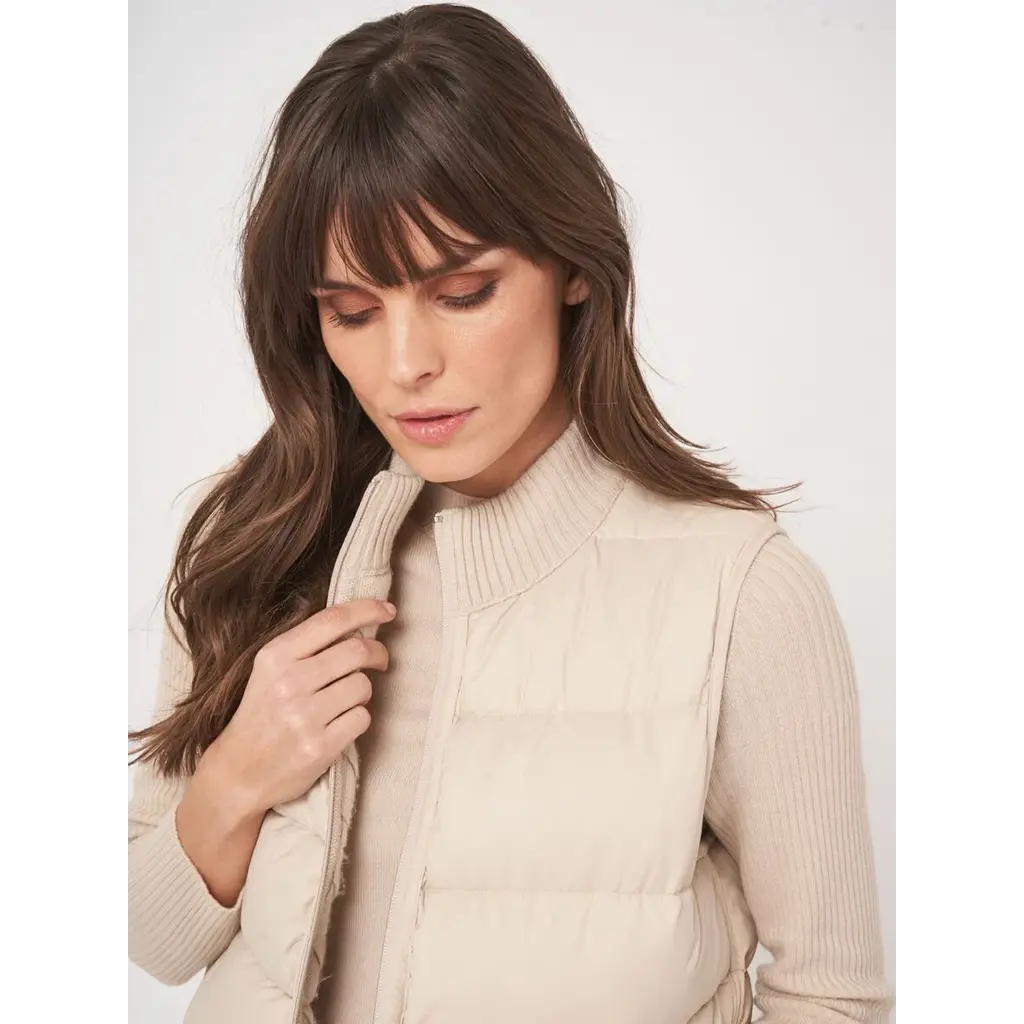 Repeat mouwloos vest 200280 in natural