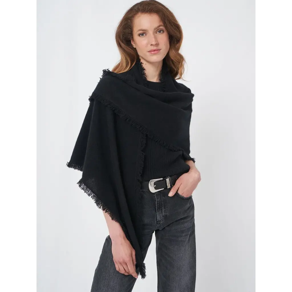 Repeat shawl 700511 in black