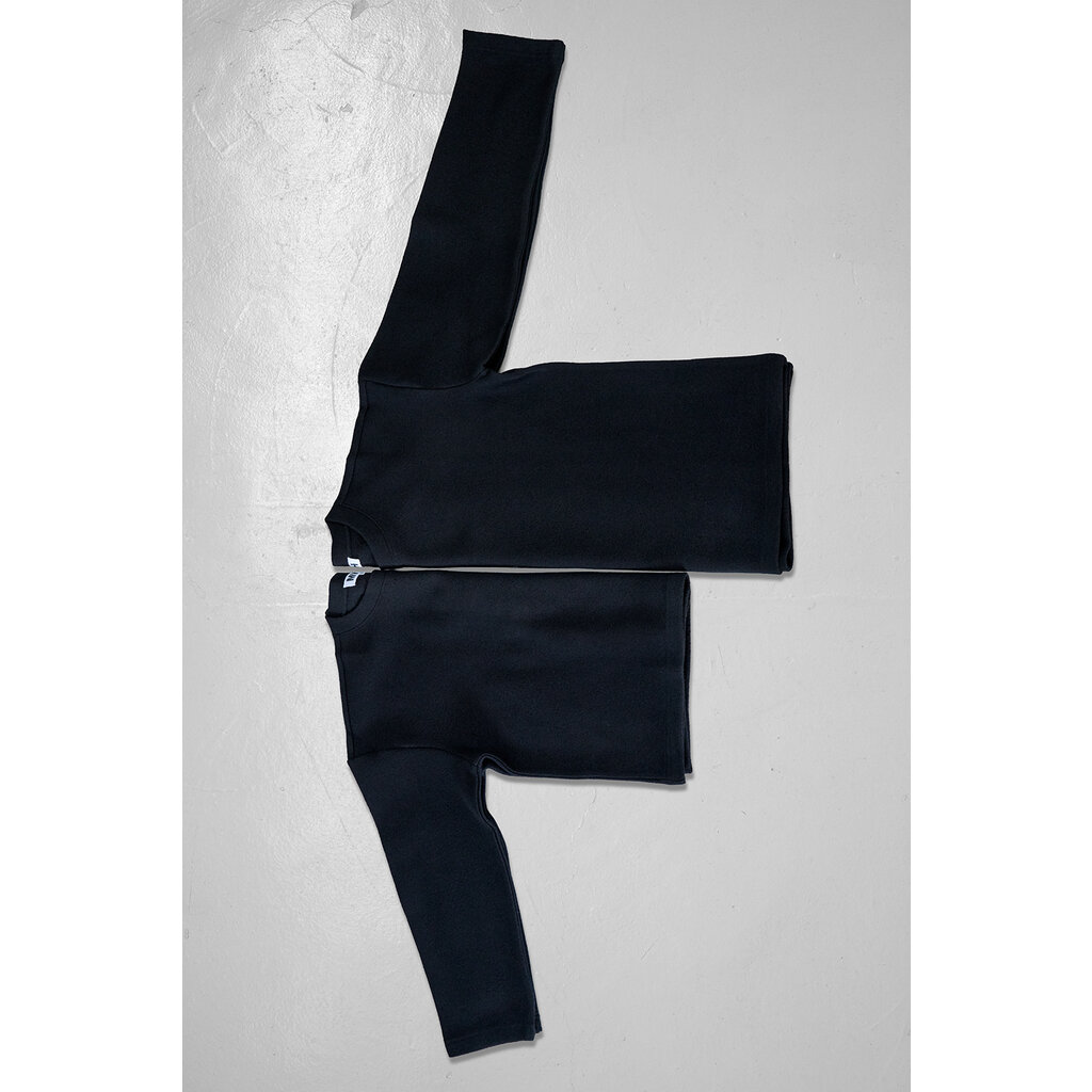 Monique van Heist top 1982 in black felt