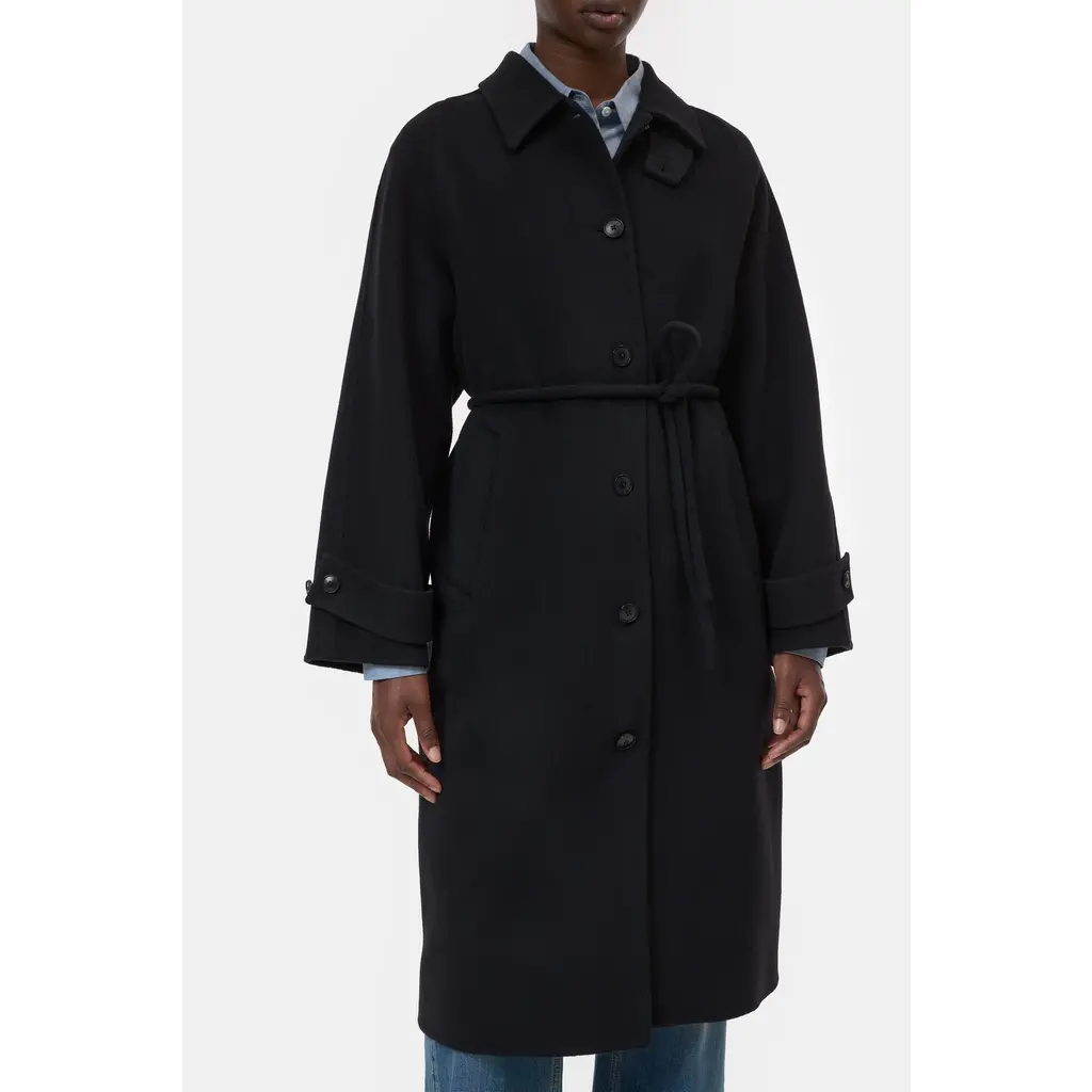 CLOSED  belted coat in black/100