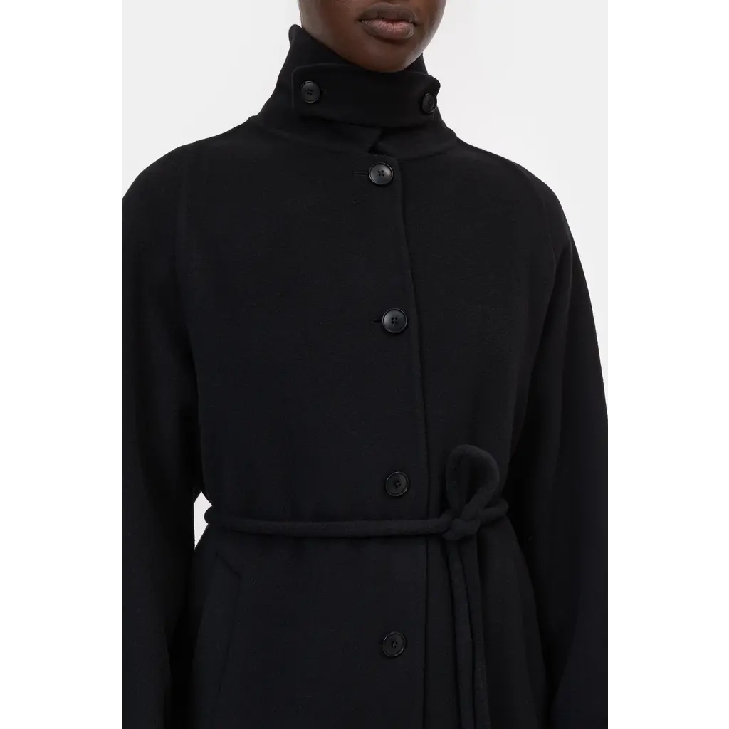 CLOSED  belted coat in black/100