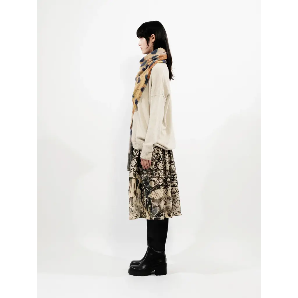Talking Walls shawl Lina in print miow