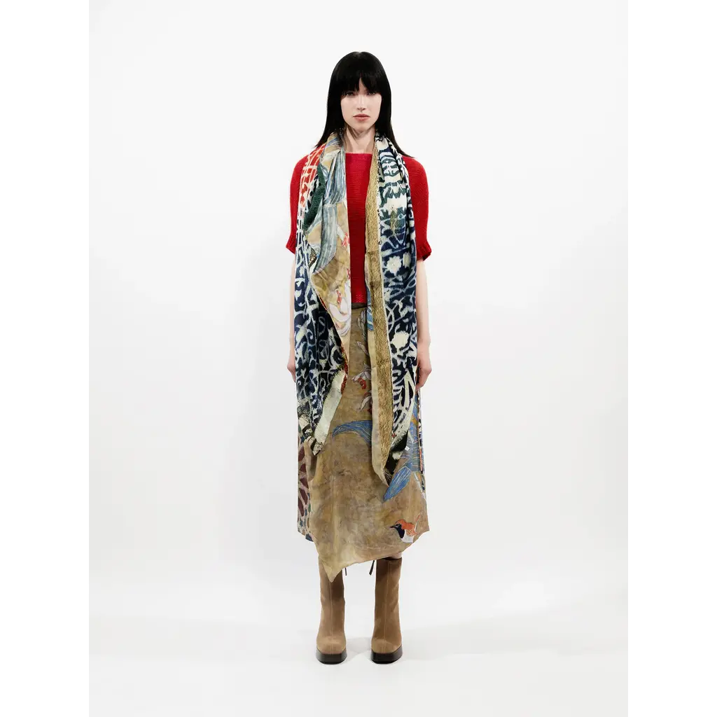 Talking Walls shawl Ava Double Face in prints crimson/komadori