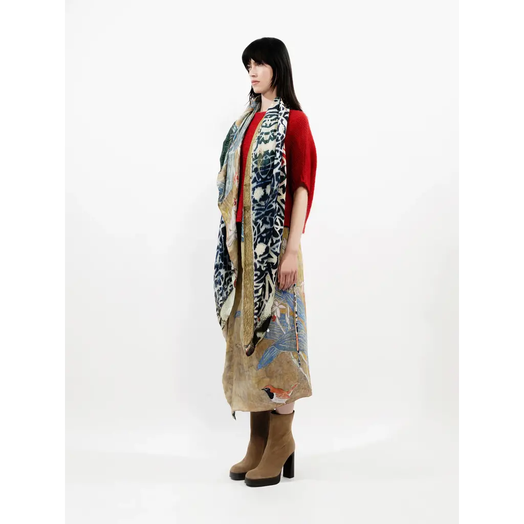 Talking Walls shawl Ava Double Face in prints crimson/komadori