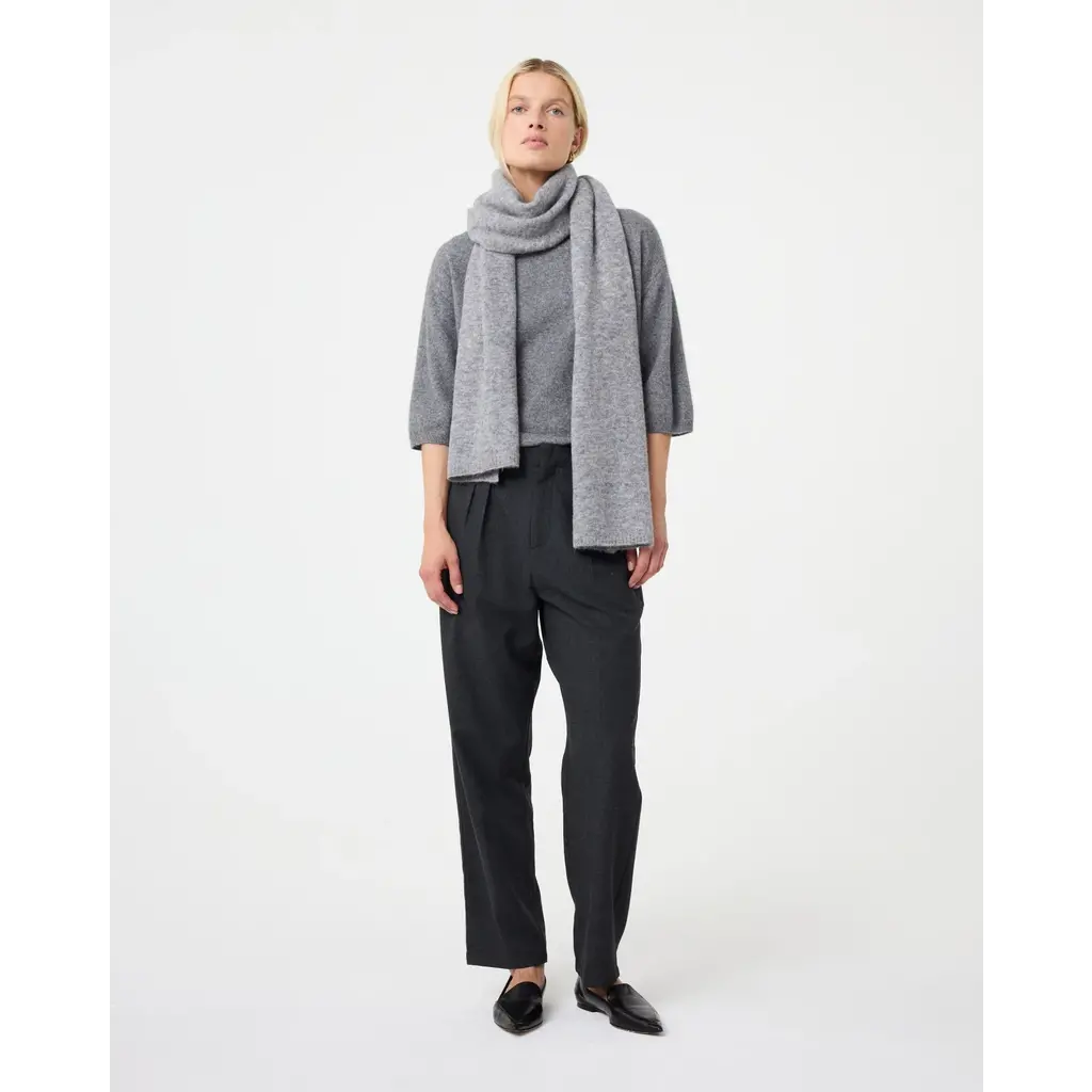 Knit-ted shawl Evi Scarf in mid grey