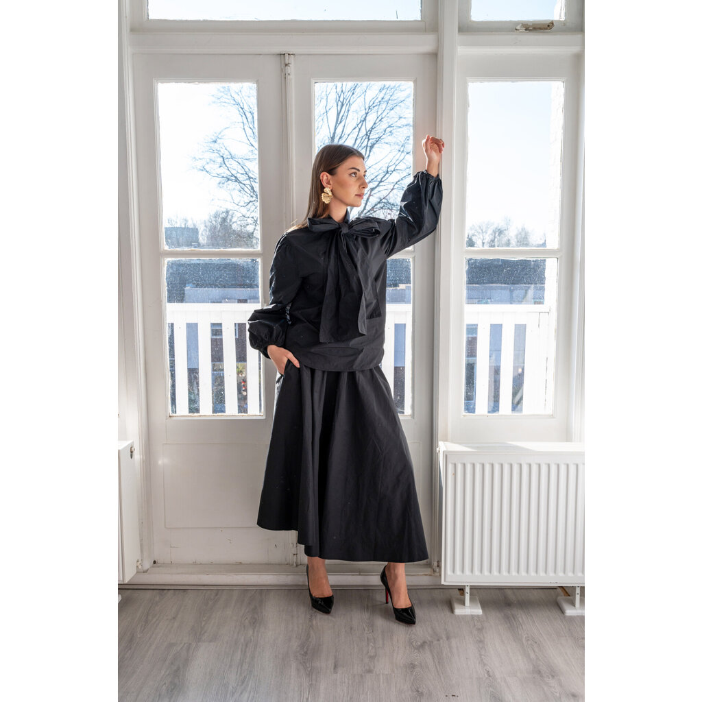 The Perfect blouse Berlin in black