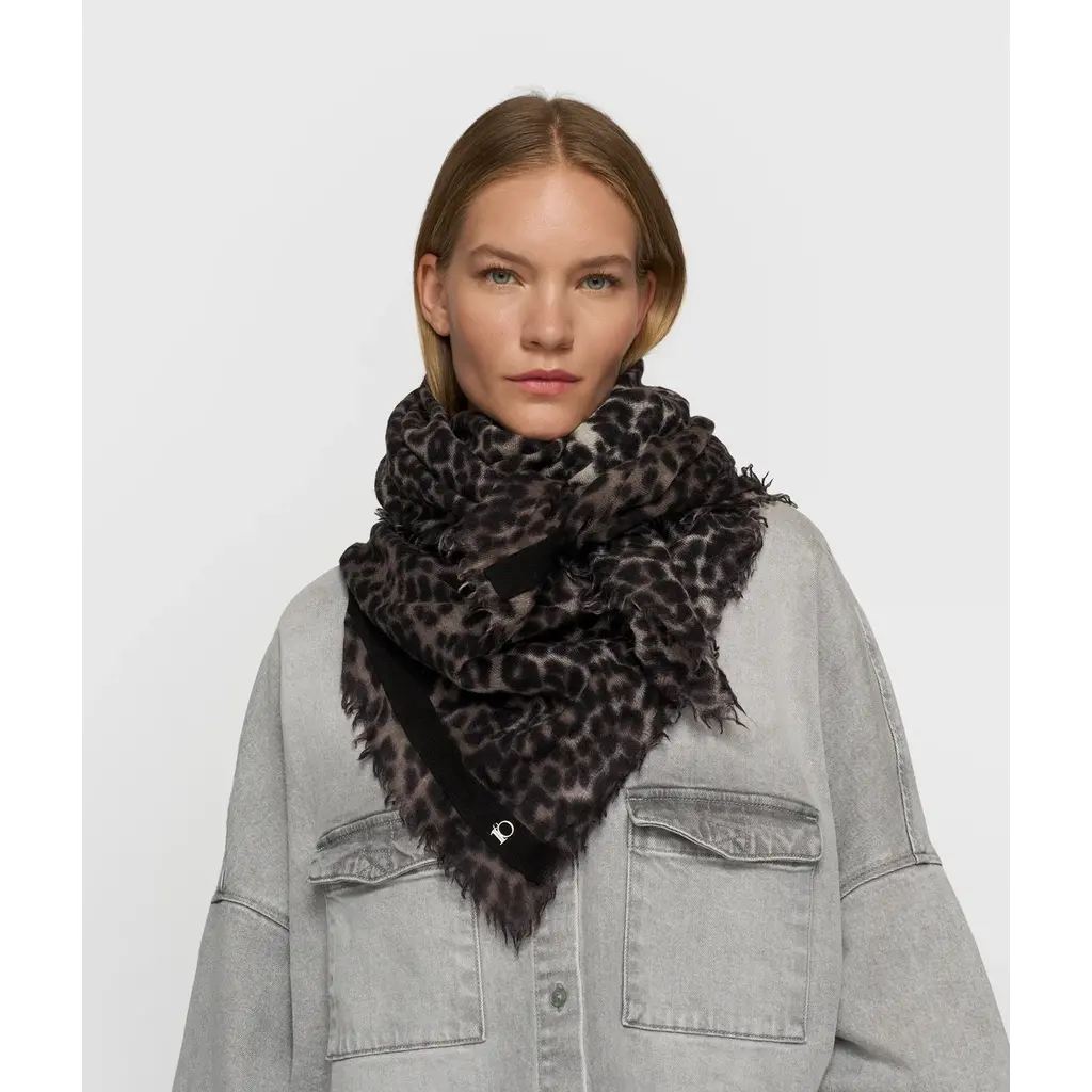10 Days wollen shawl leopard in soft white melee