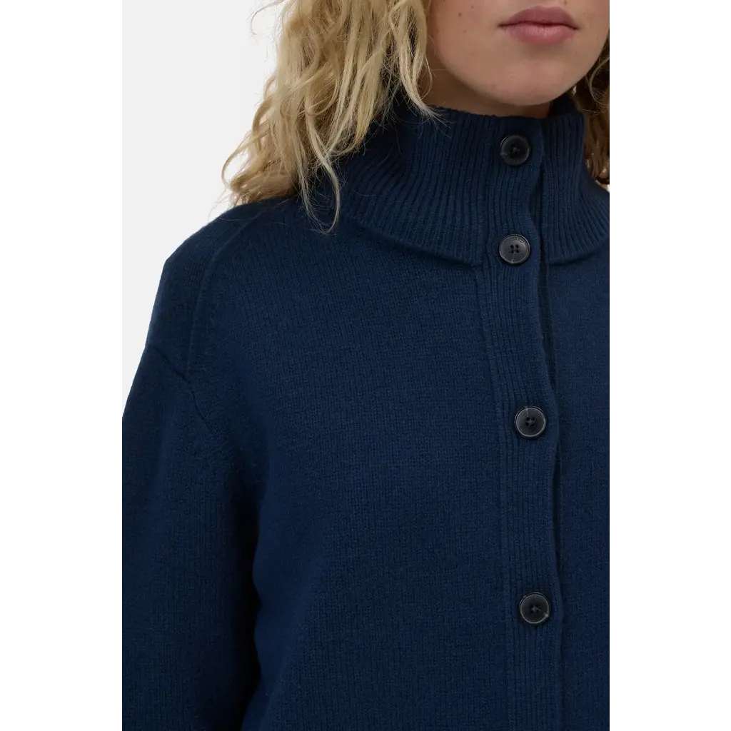 CLOSED rollneck vest in dark night