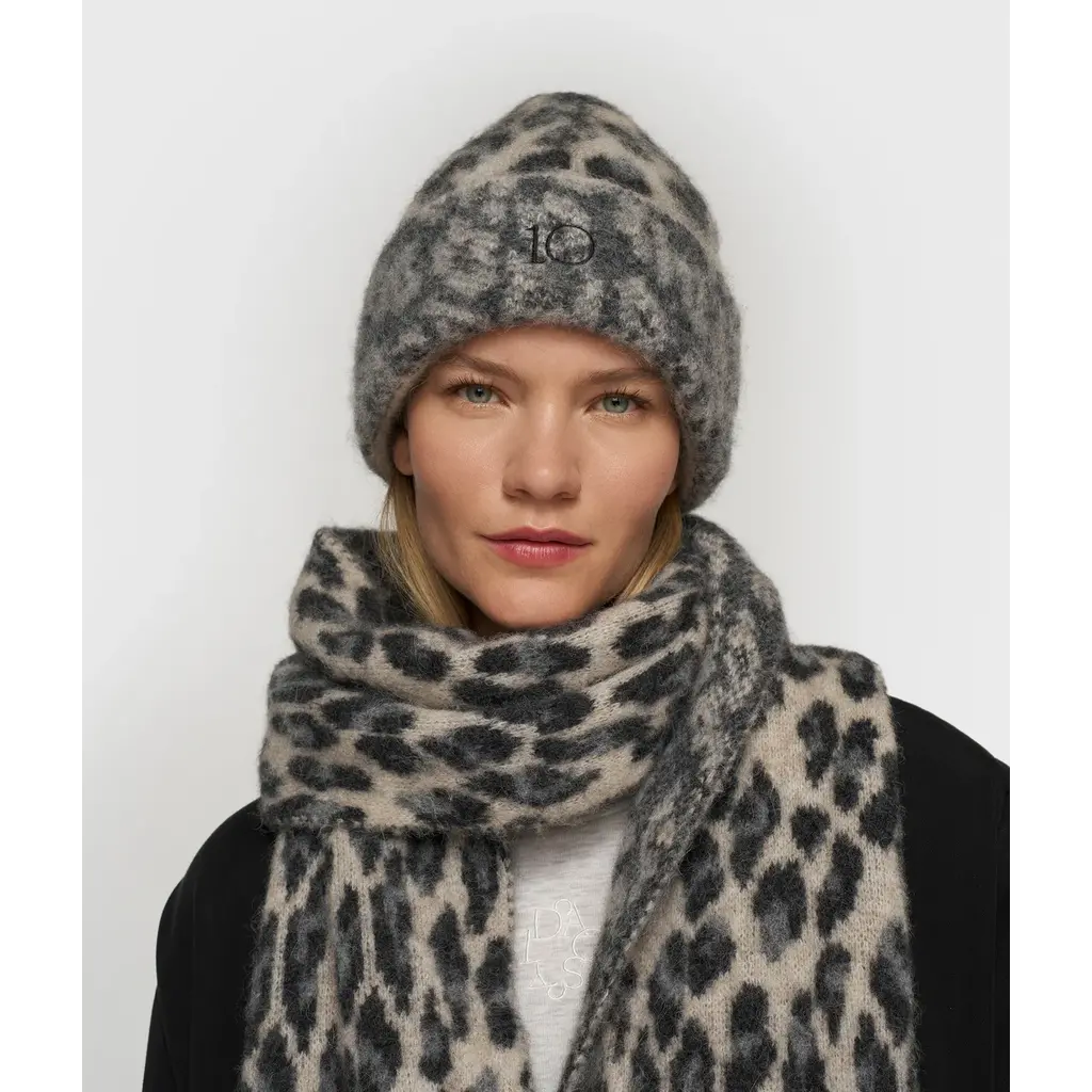 10 Days shawl Leopard in soft white melee