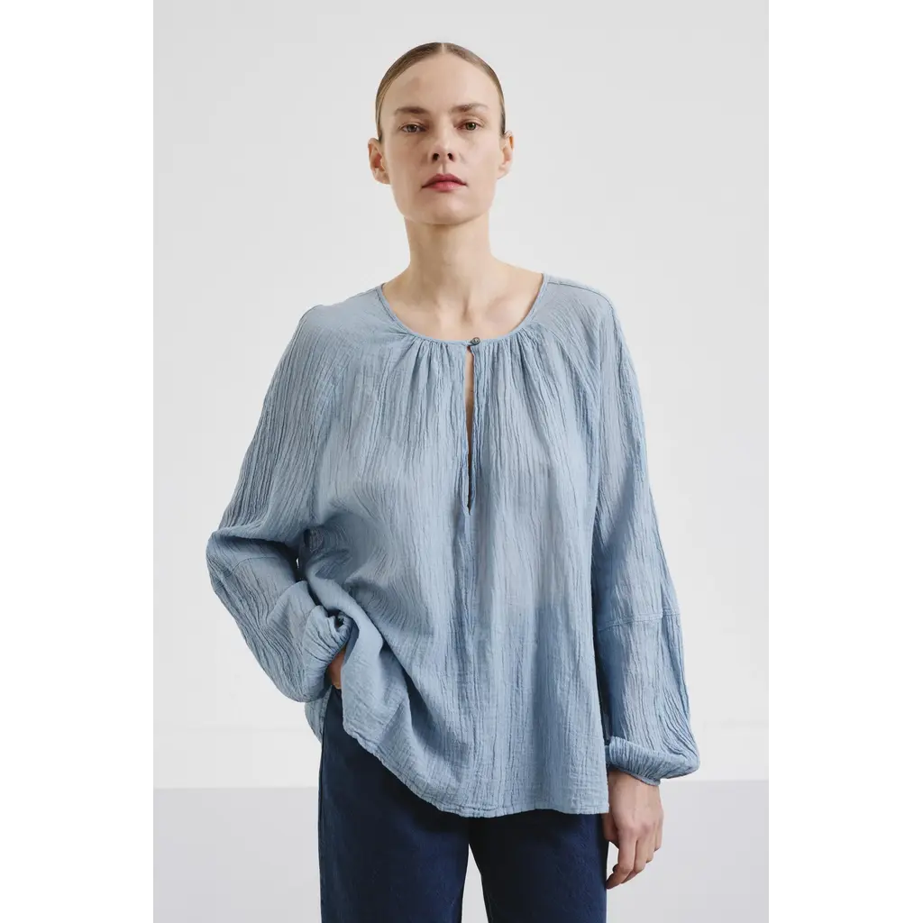 Pomandère blouse in aviator blue