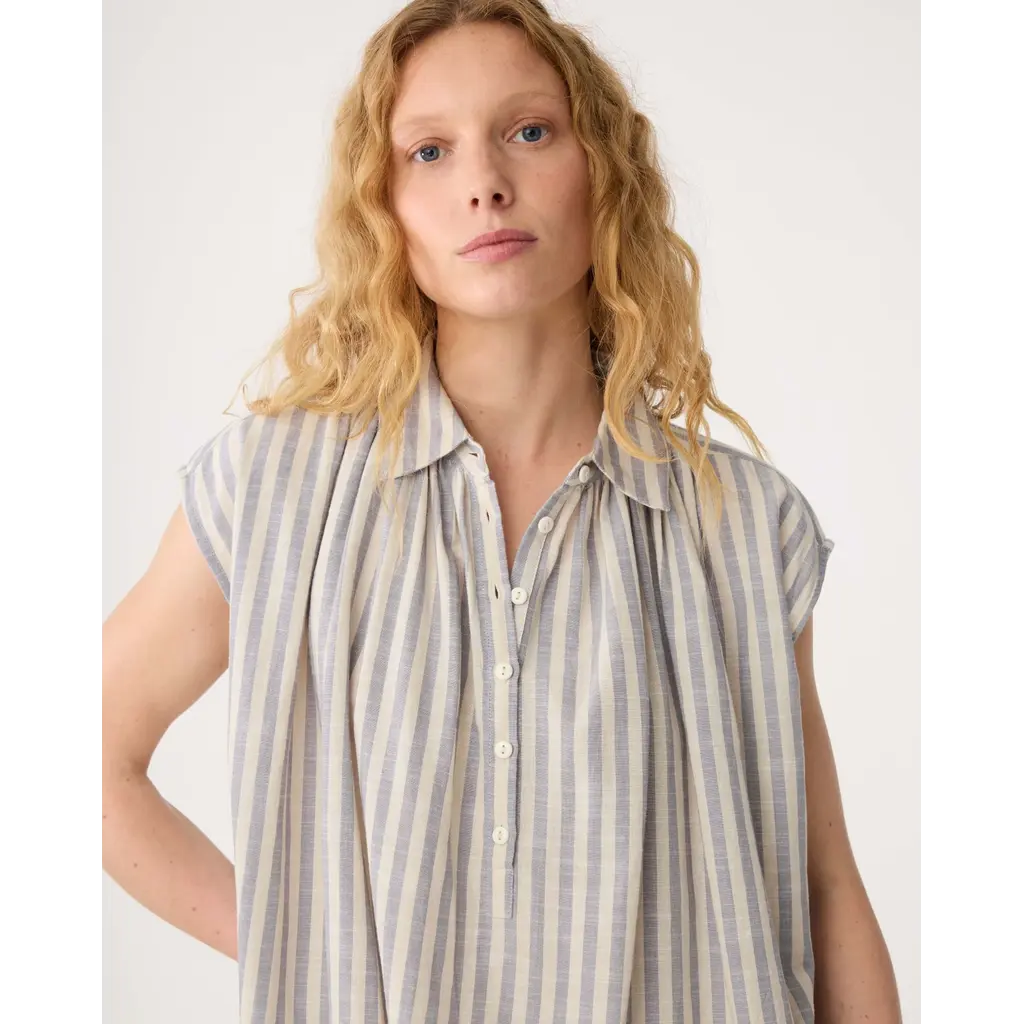 Knit-ted blouse rose in blue