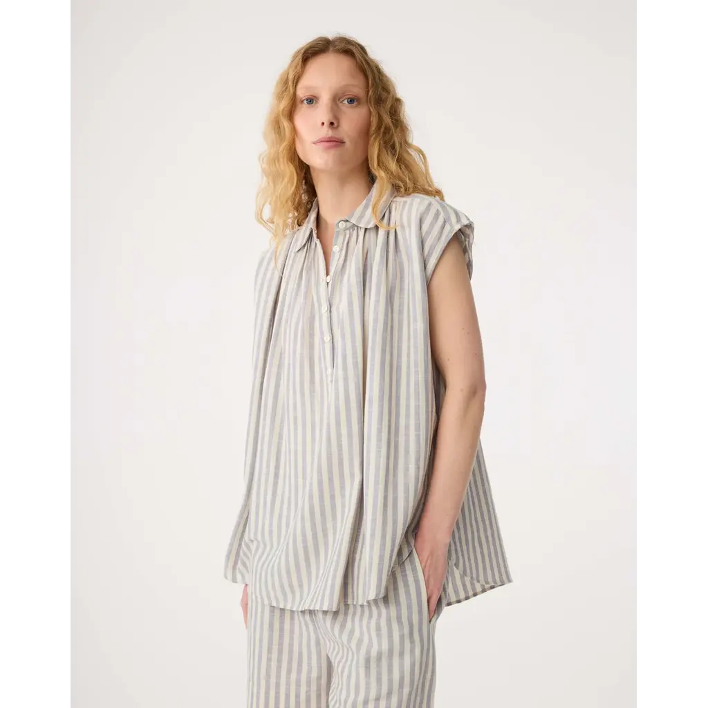 Knit-ted blouse rose in blue