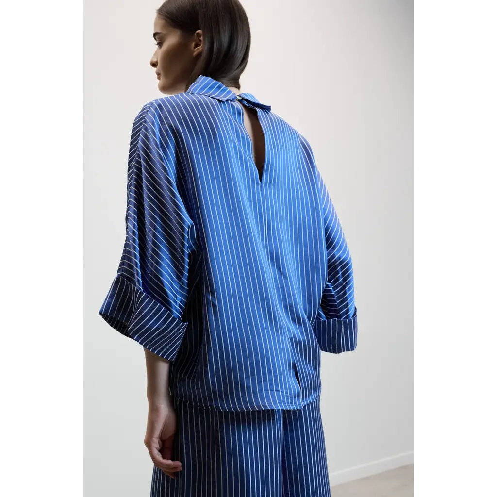Johny blouse Stella in blue pinstripe
