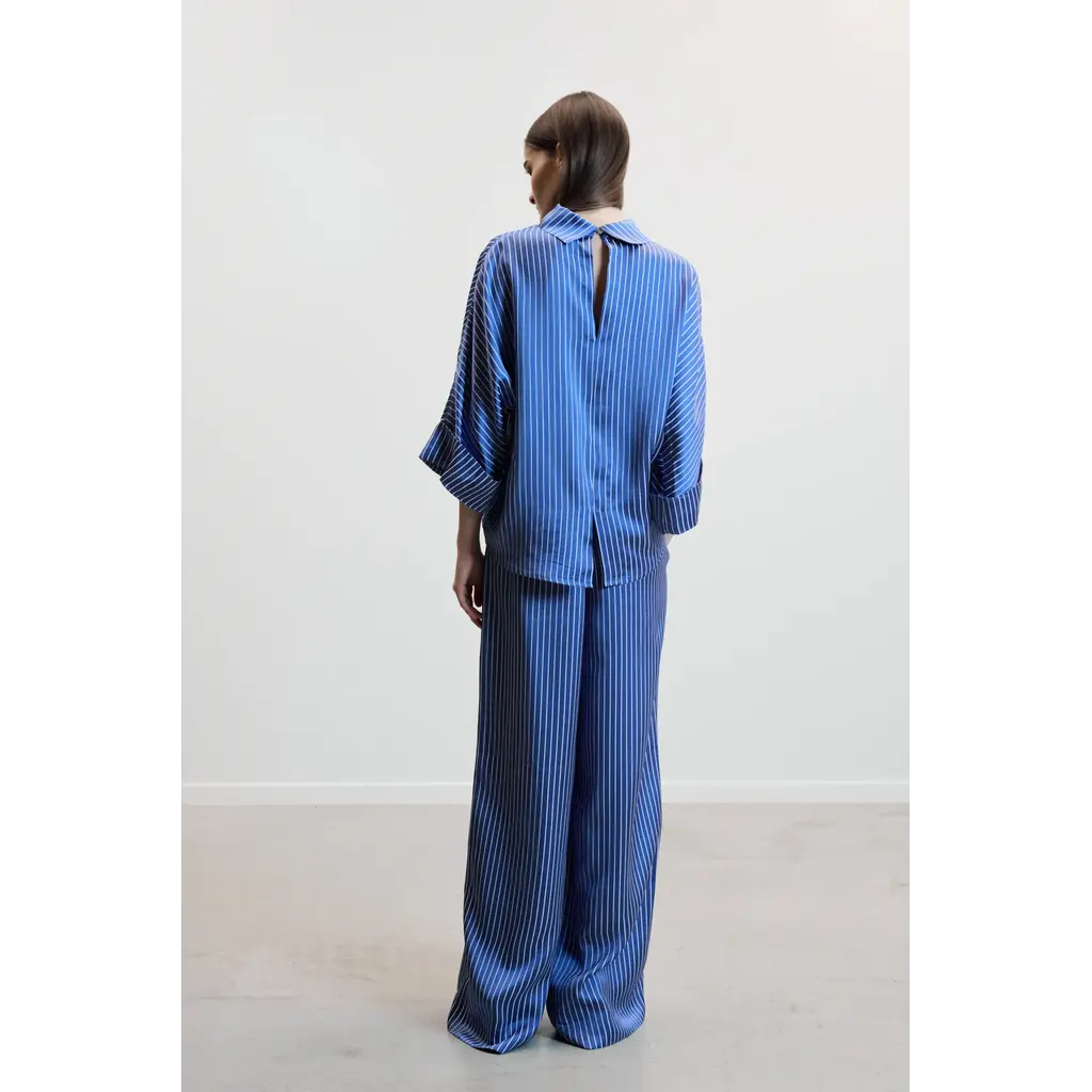 Johny blouse Stella in blue pinstripe
