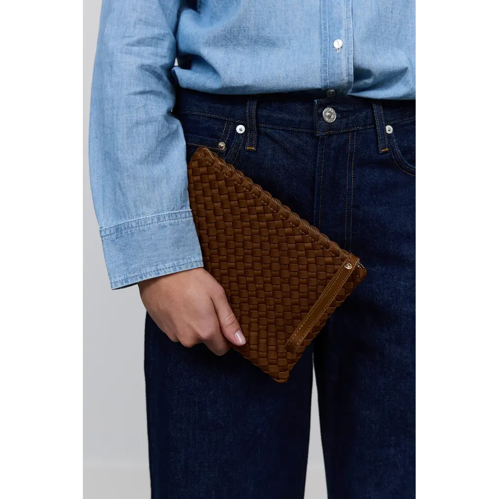 Marrea clutch in caramel caffe