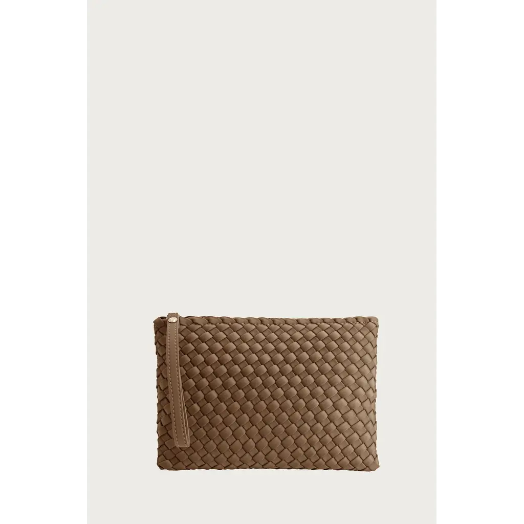 Marrea clutch in retro sand