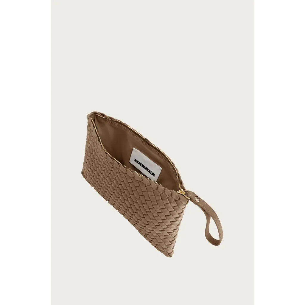 Marrea clutch in retro sand