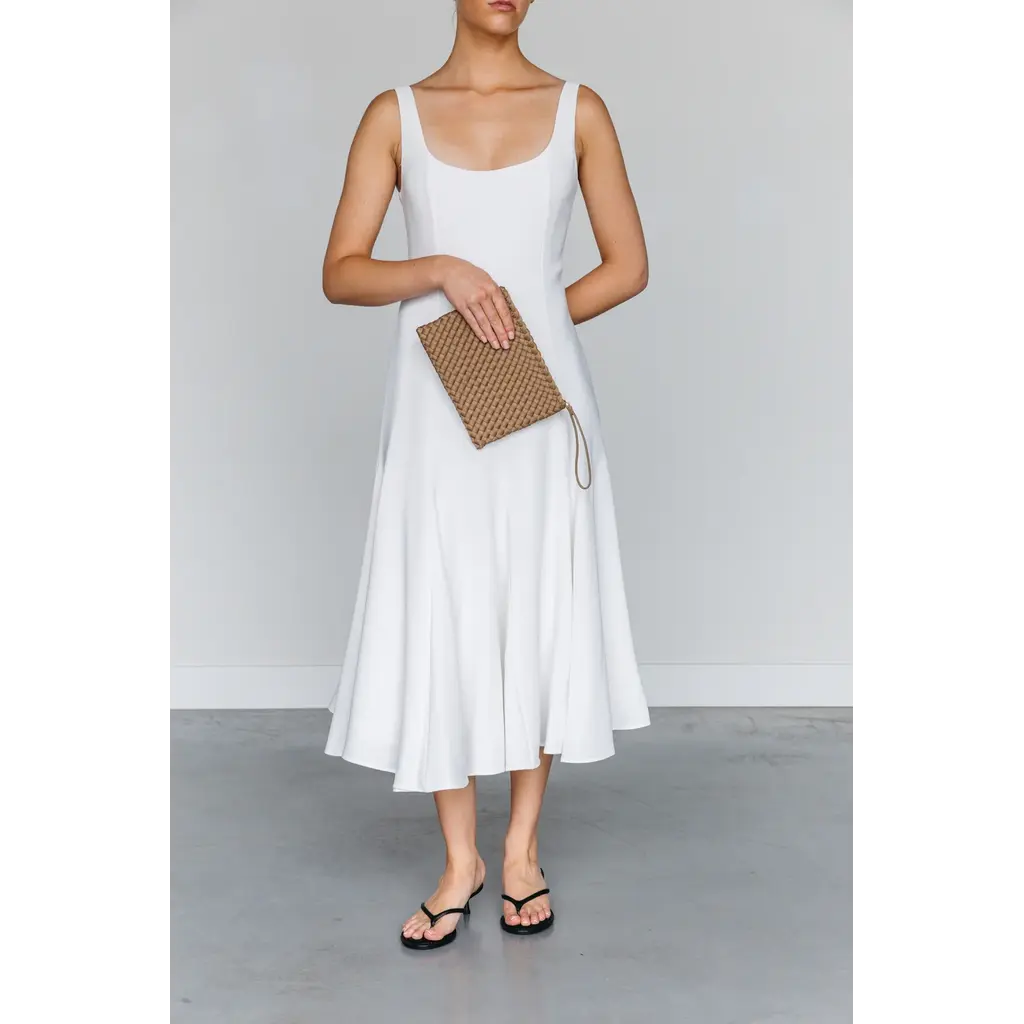 Marrea clutch in retro sand