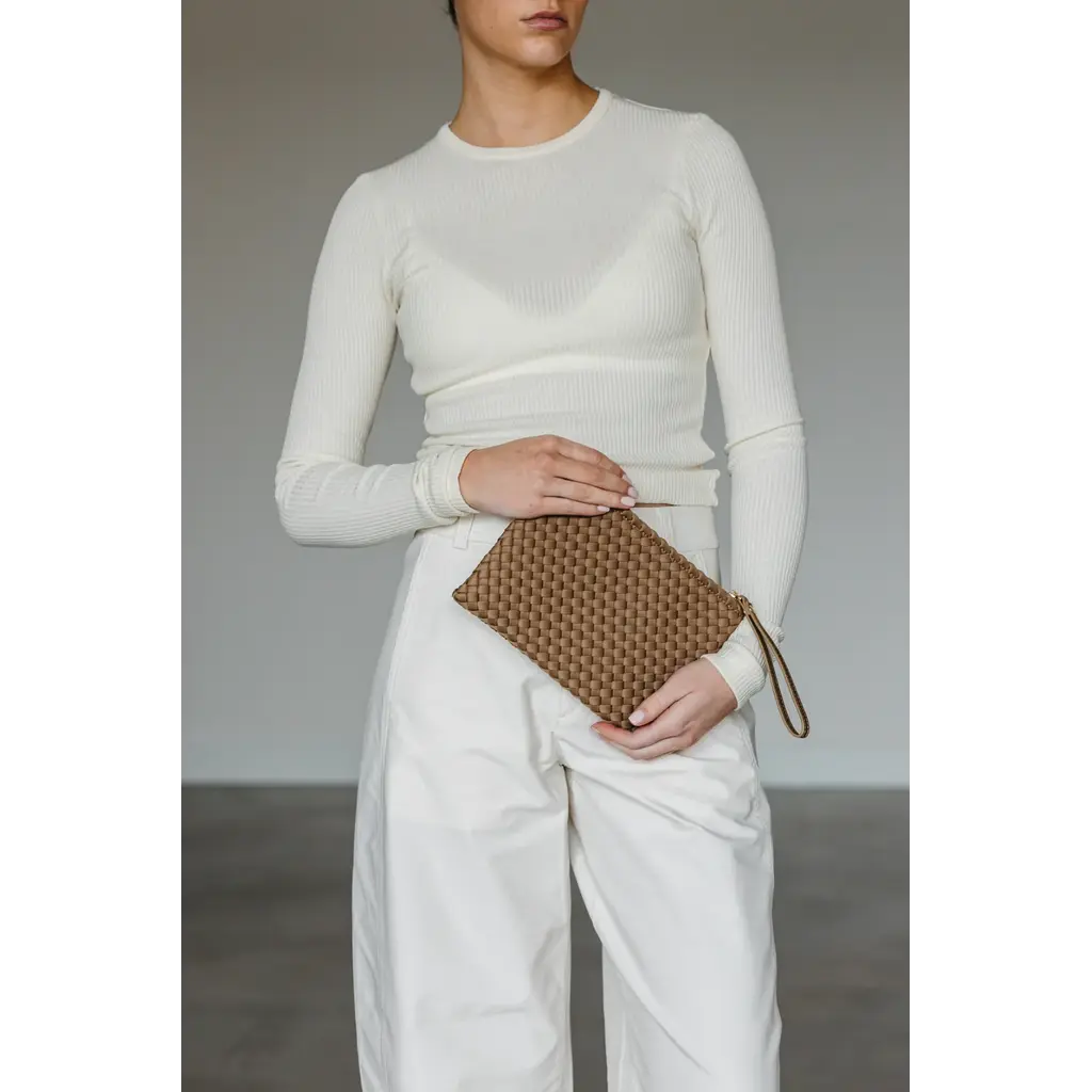 Marrea clutch in retro sand