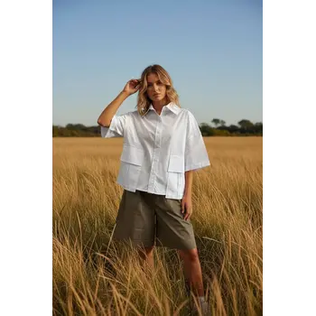 The Perfect short Montpelier in olive