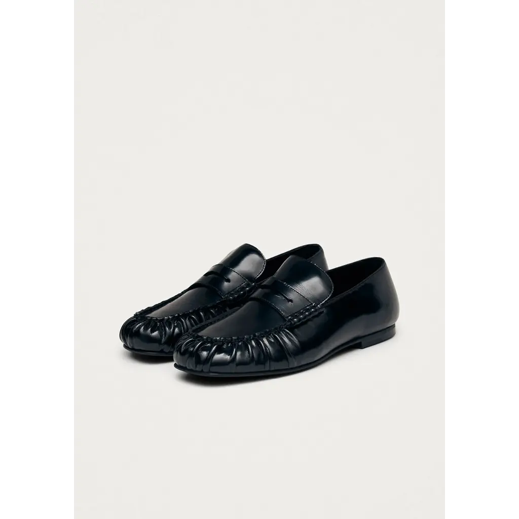 Alohas Aven Loafer in black