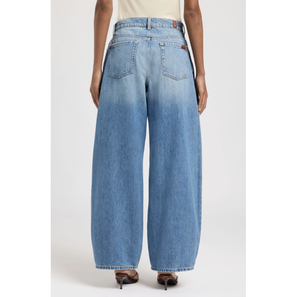 7 for all mankind jeans Bonnie Curvilinear in skyfrost