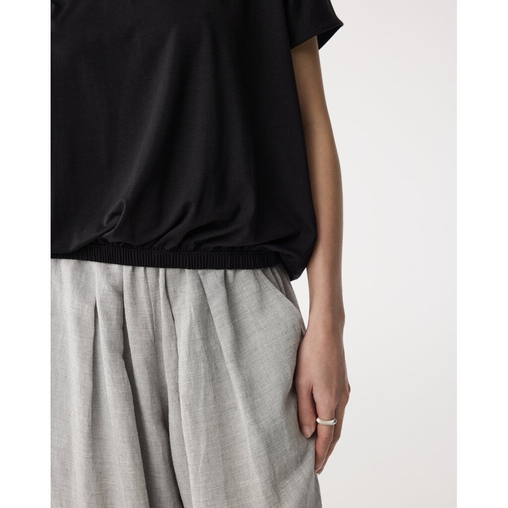 Knit-ted Balloon Top in black