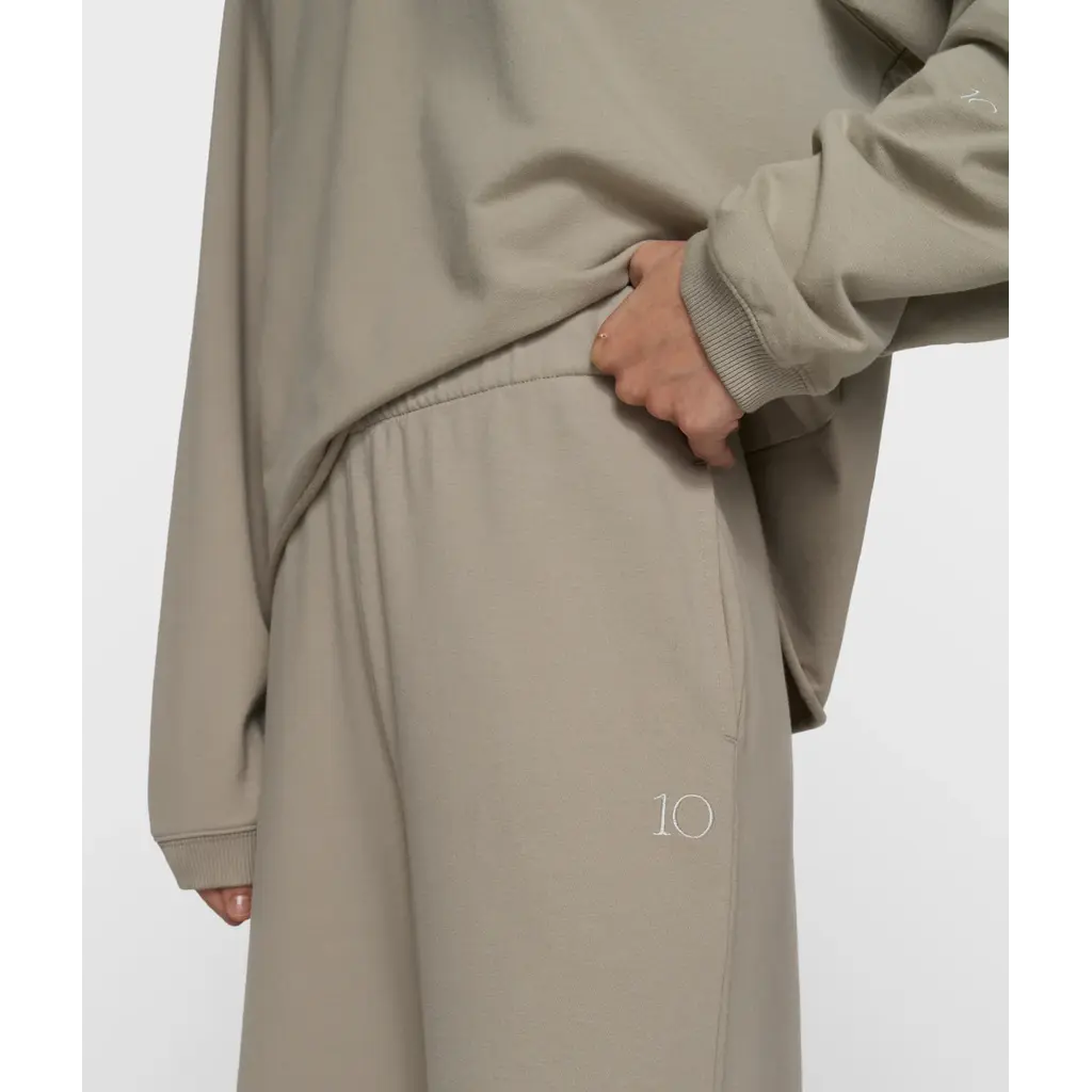 10 Days Silent Chique Wide Jogger in fog