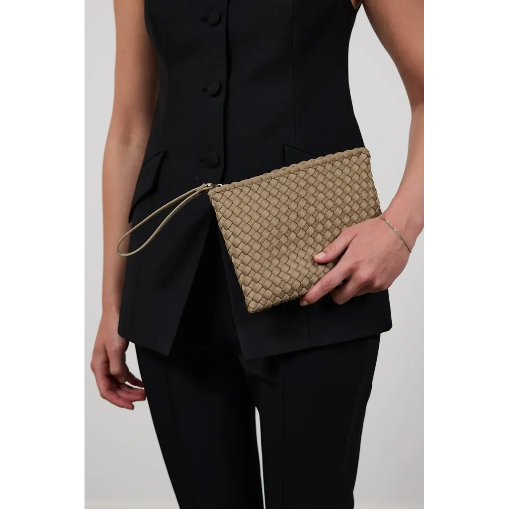 Marrea Clutch in oyster grey