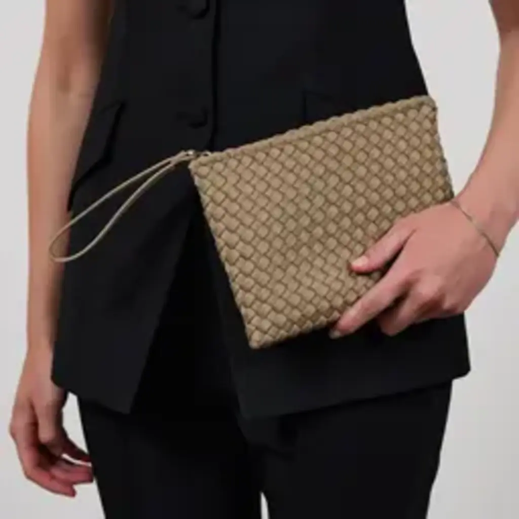 Marrea Clutch in oyster grey