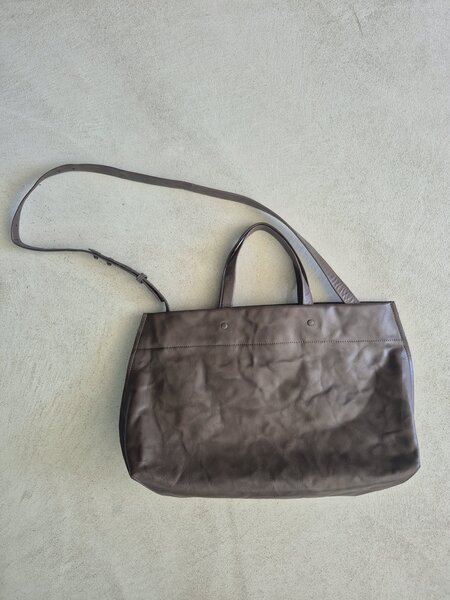 Lihann George tas ELLI oatstone