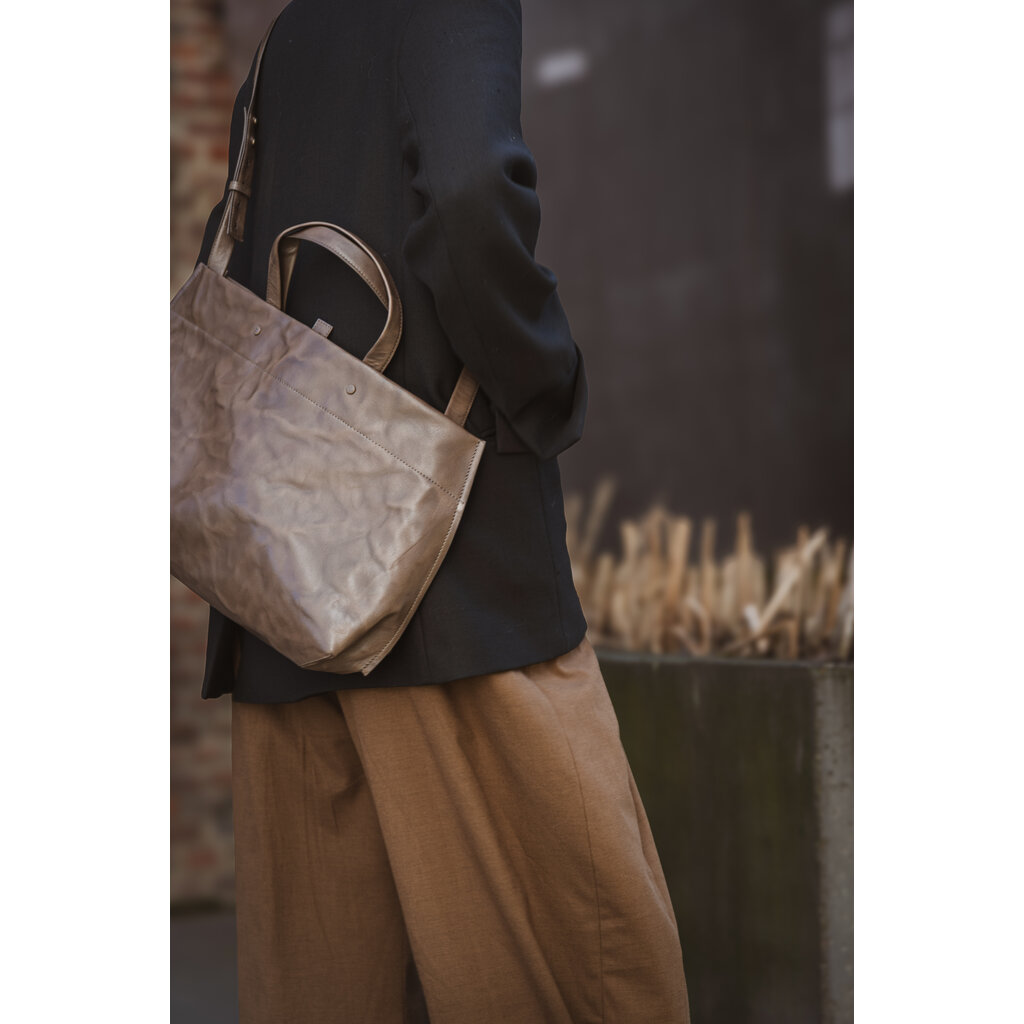 Lihann George tas ELLI in oatstone