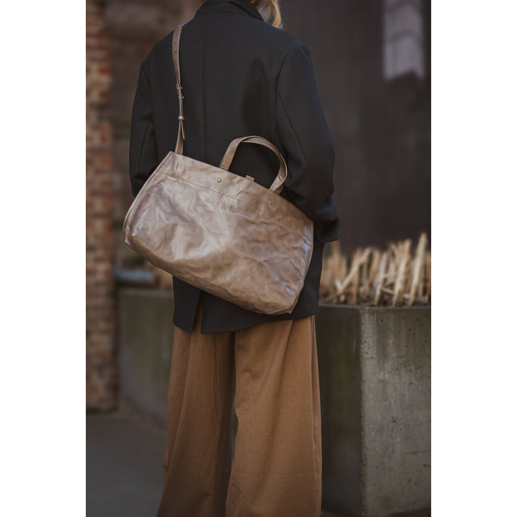 Lihann George tas ELLI in oatstone