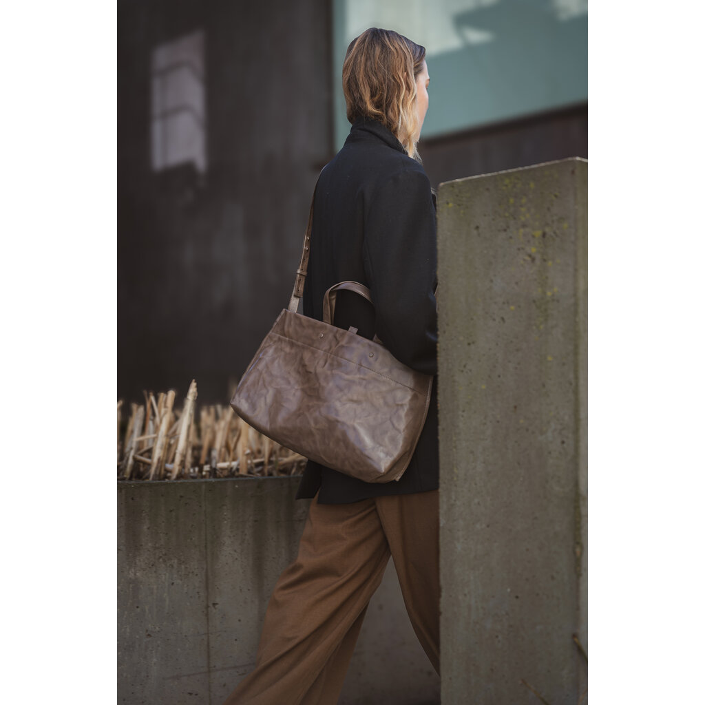 Lihann George tas ELLI in oatstone
