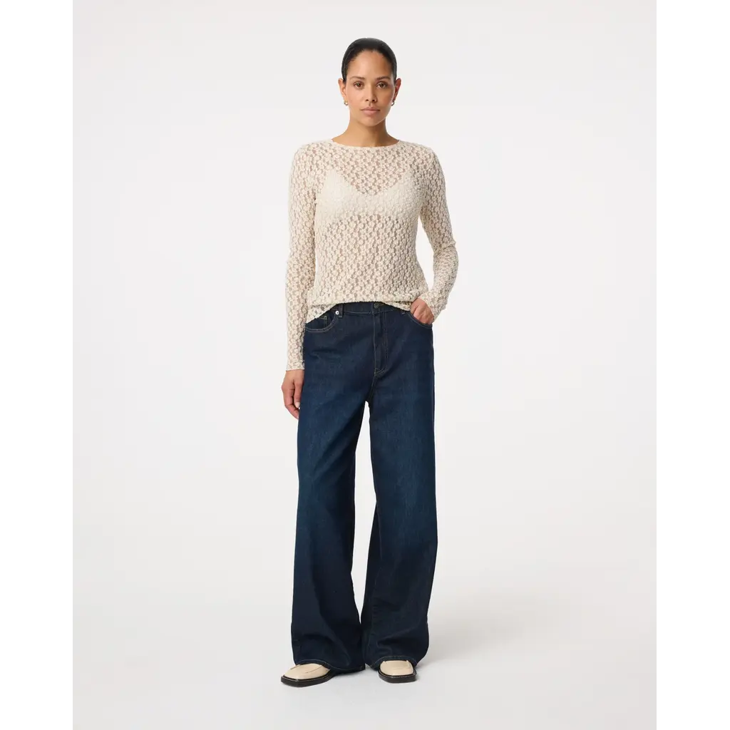 Knit-ted Lacey Top in crème